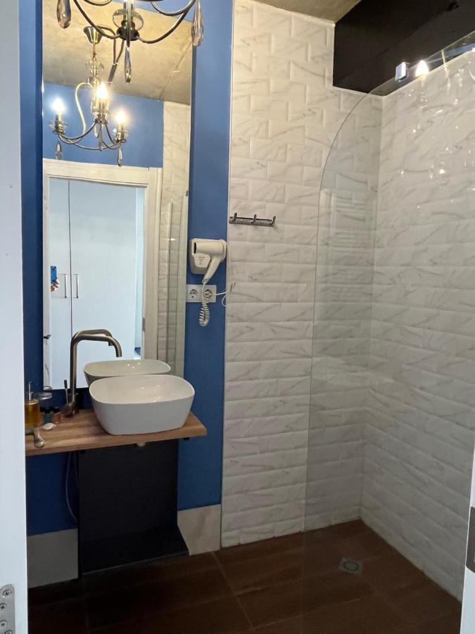 Twins Apartment Deluxe, New 구다우리 외부 사진